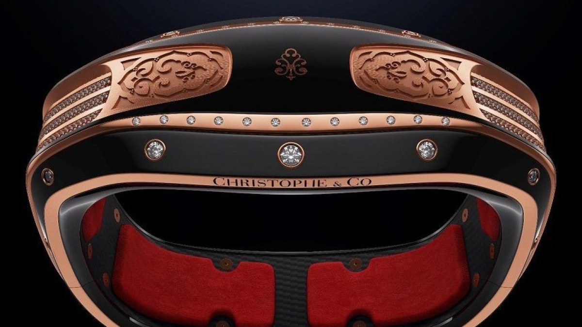 Meet the $150,000 luxury self-charging smart bracelet Armill by Christophe & Co