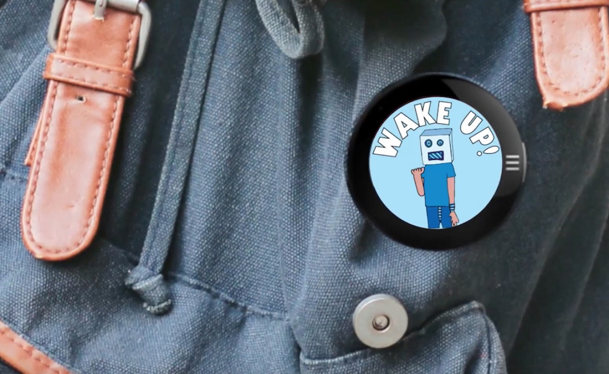 This AMOLED smart button lets you share your passions in GIF form