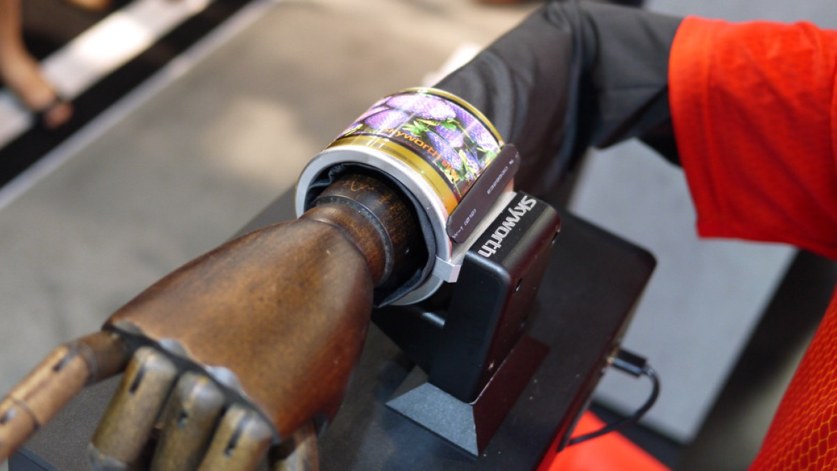 Skyworth shows off this awesome flexible AMOLED wearable concept