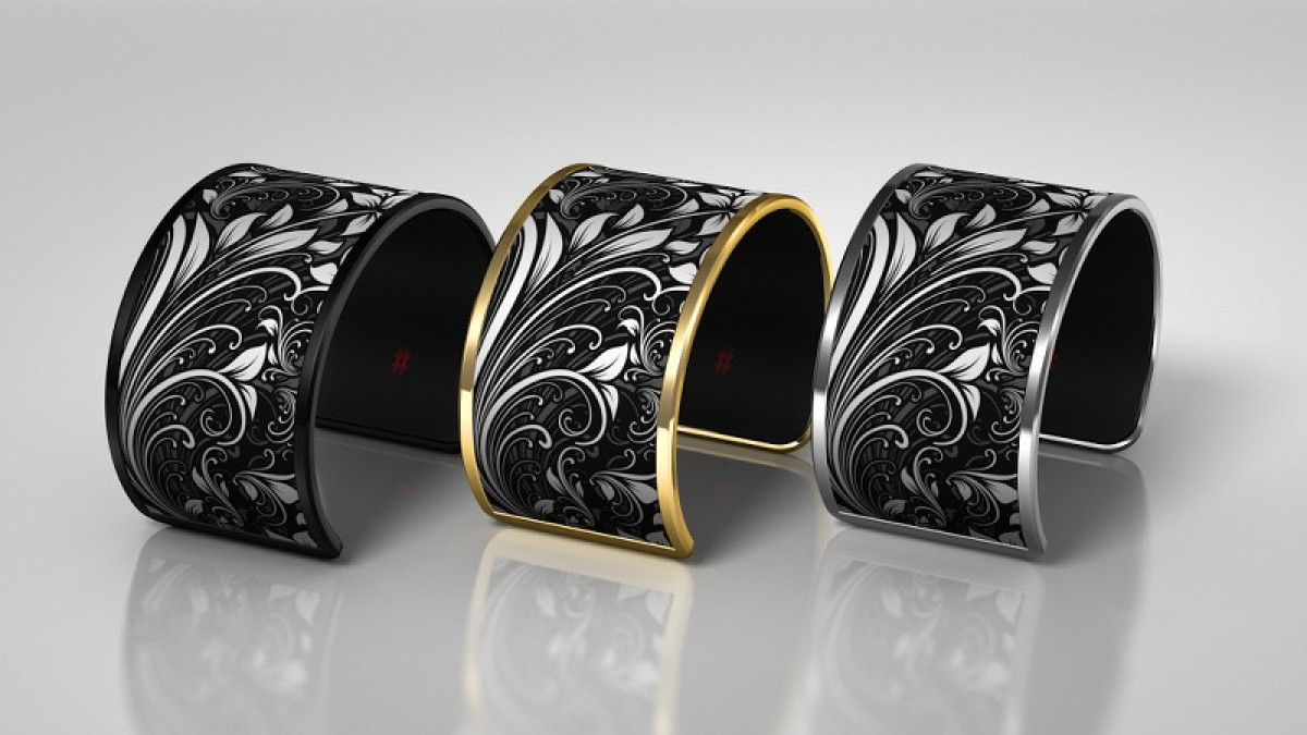 Tago Arc E Ink bracelet doesn't need charging
