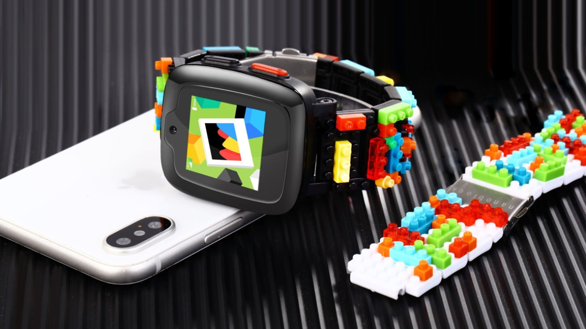 Omate joins forces with Diablock for a Lego-style kids smartwatch