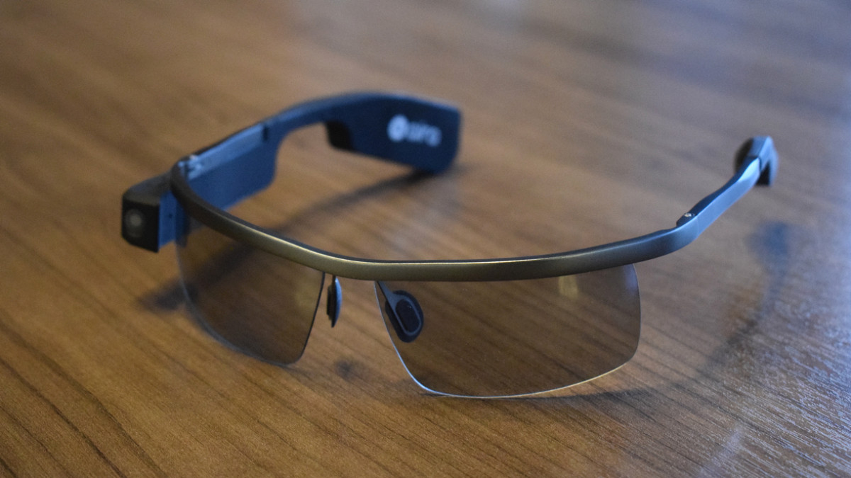 Aira’s smartglasses call on humans, not AI, to help blind people see the world