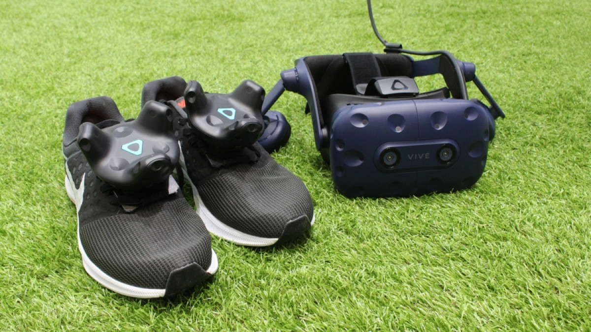I played football in VR using Vive's new trackers and it was a beautiful thing