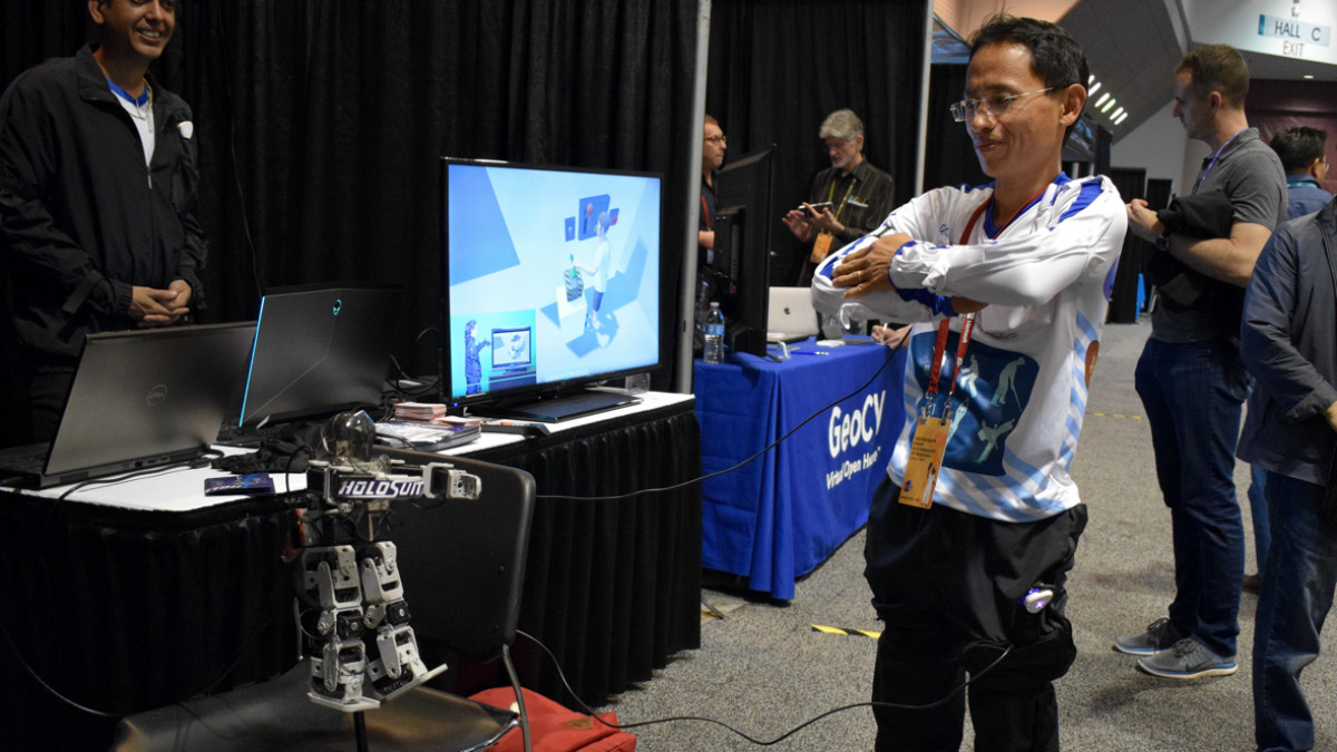 I put on Kaaya Tech's HoloSuit and taught a robot to dance