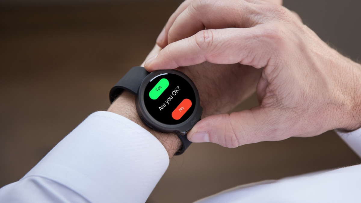 iBeat's Heart Watch can detect when you're going into cardiac arrest