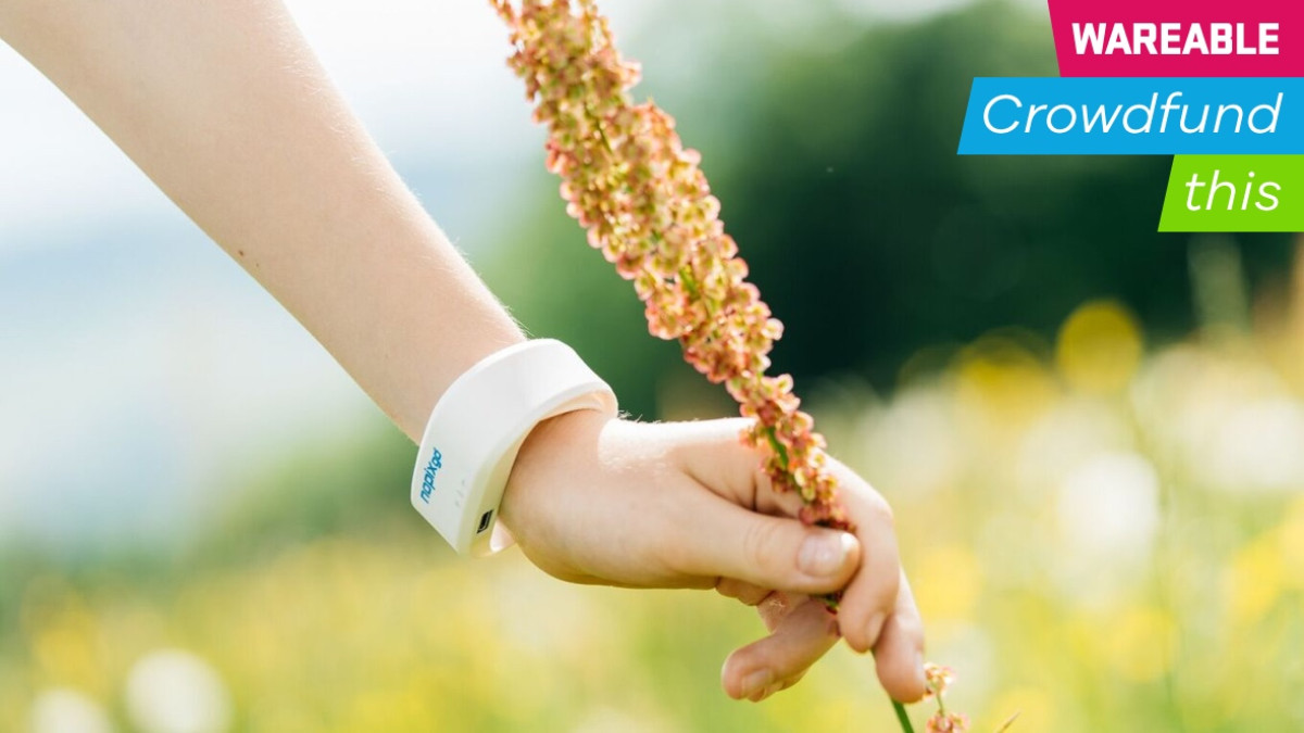 Nopixgo wards off mosquitos by simulating thunderstorm conditions from the wrist