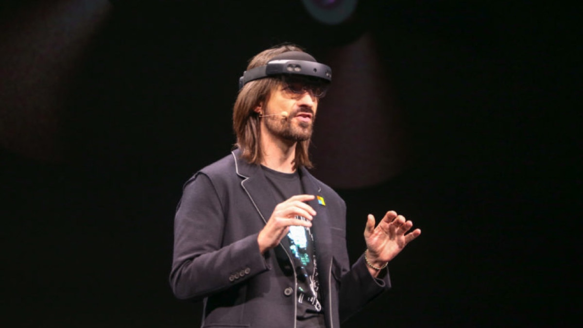 Microsoft HoloLens 2 will makes those holograms feel more real