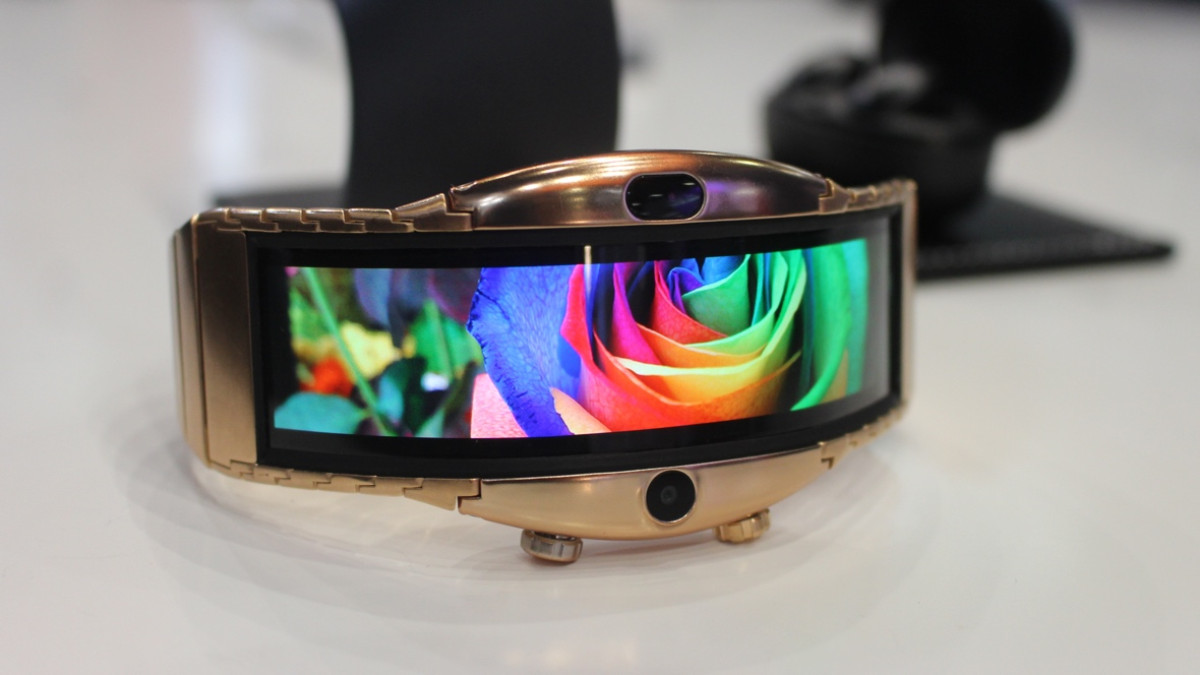 Nubia Alpha first look: A bonkers bendy smartwatch that's not actually that bendy