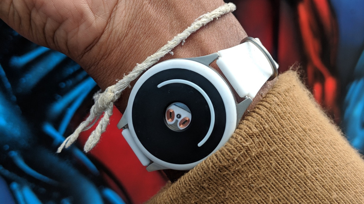 I tried using Doppel's vibrating wristband to keep calm and stay focused