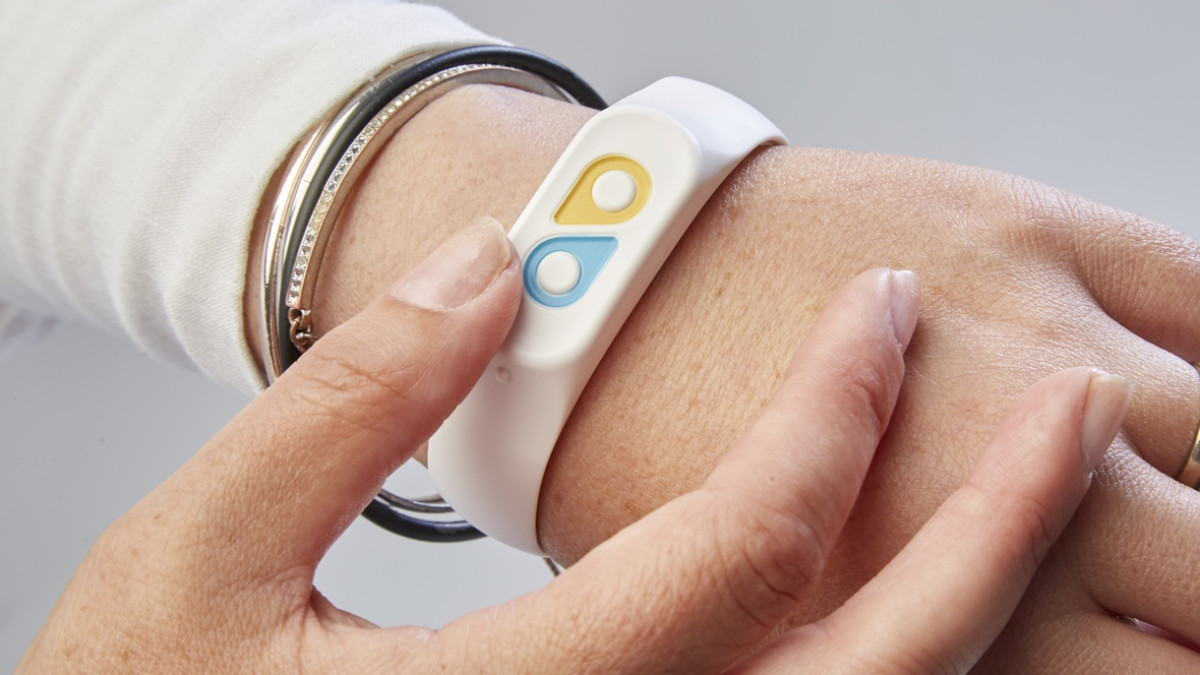 Moodbeam One is a smart bracelet that wants to track how you feel