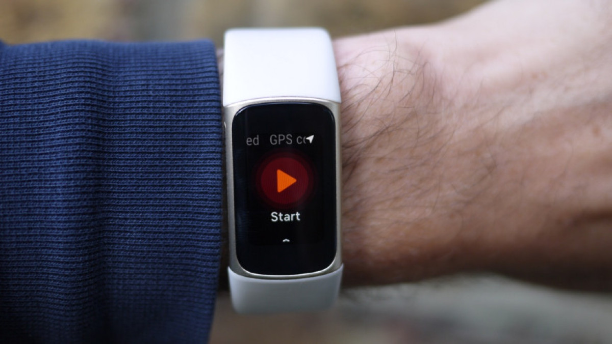 Fitbit Charge 5 update will help reunite you with your lost phone