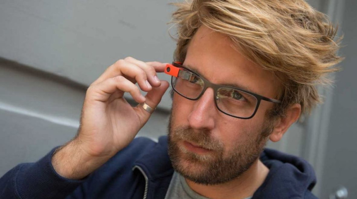 Eric Schmidt: Google Glass isn't dead