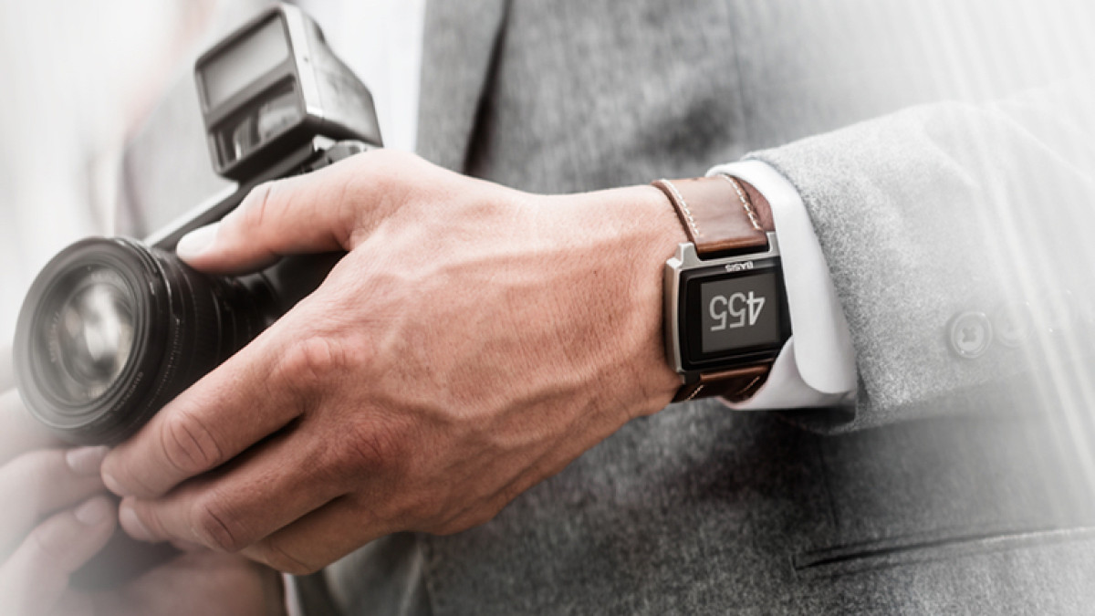 Basis releases new titanium Peak and adds Apple and Google integration