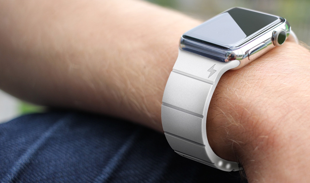 Reserve Strap boosts your Apple Watch battery by 30 hours