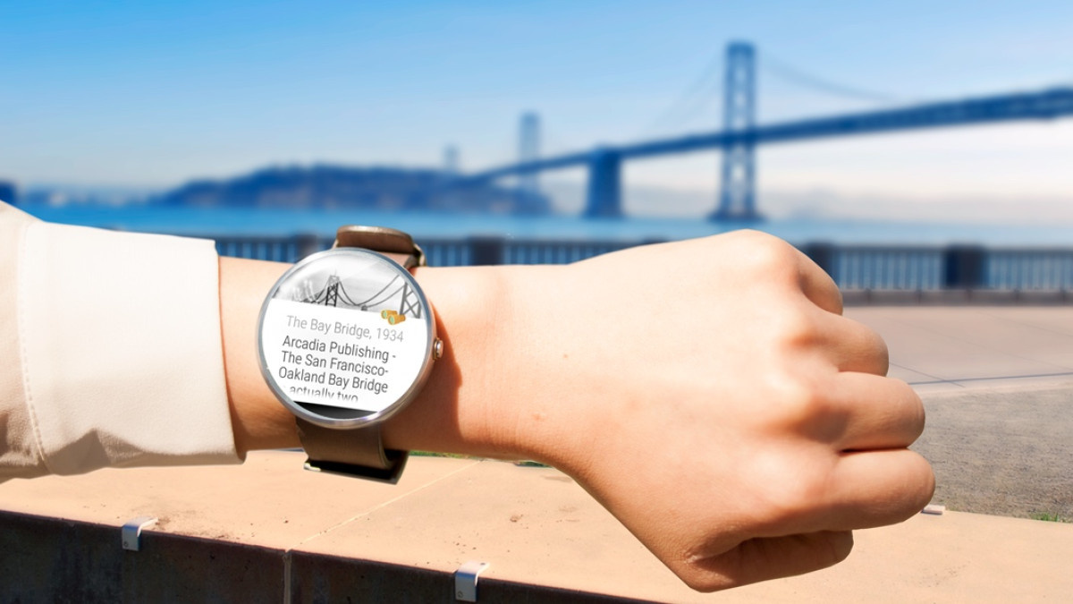 8 tips for holidaying like it's 2099 with wearable tech