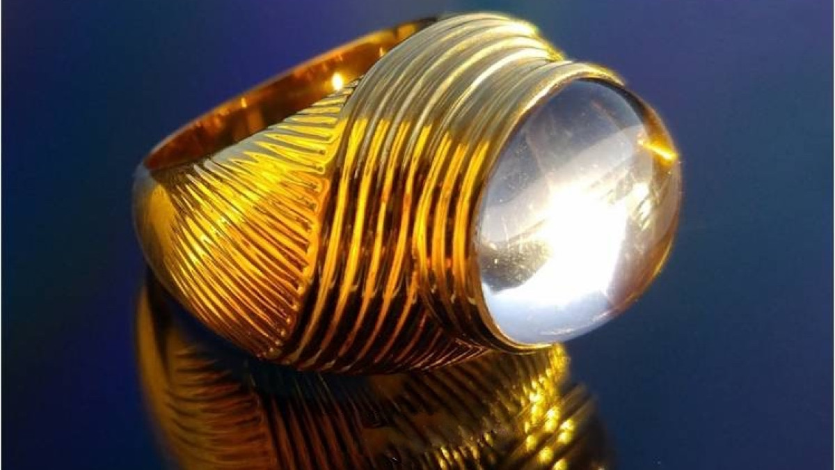 Emanuel Ungaro smart ring, powered by Omate, takes care of VIP alerts
