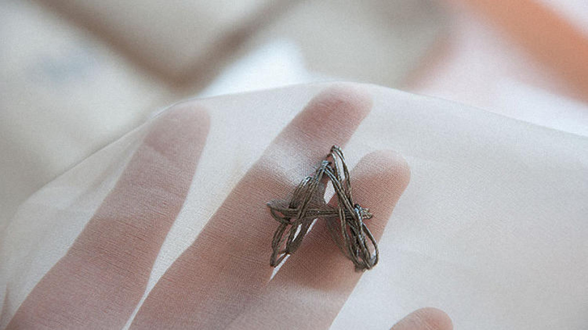 This wearable keyboard won't let you work if you're sitting still