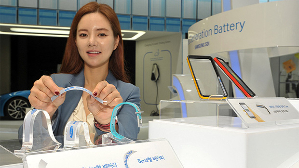 Samsung's thin, bendy batteries are just what smart jewellery and clothing needs
