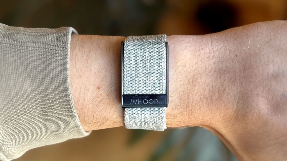 whoop 4.0 on wrist