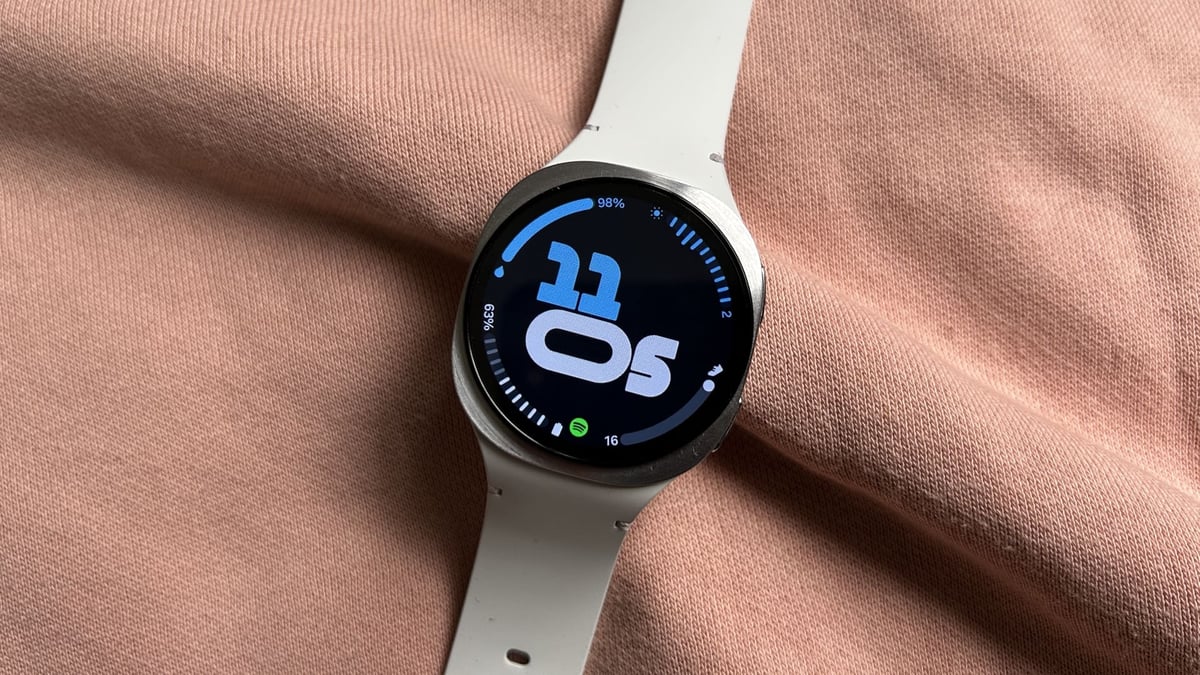 galaxy-watch-8-watch-face