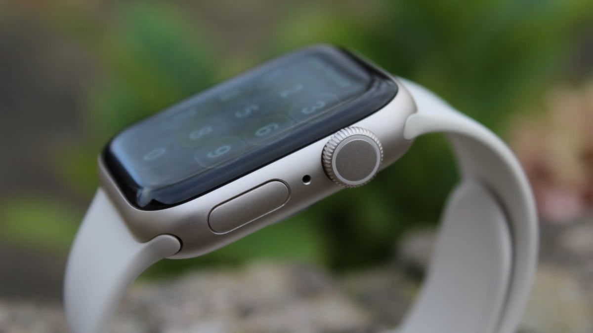apple-watch-se-3-side-on-digital-crown