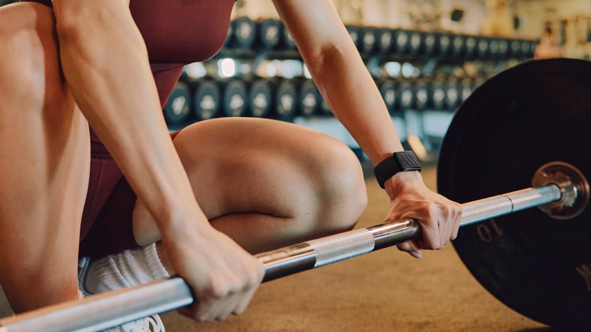 whoop-women-barbell