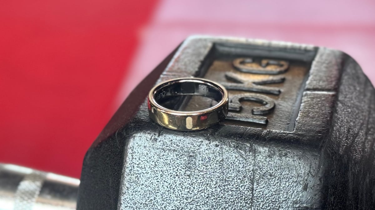 oura ring 5 dumbbell close up