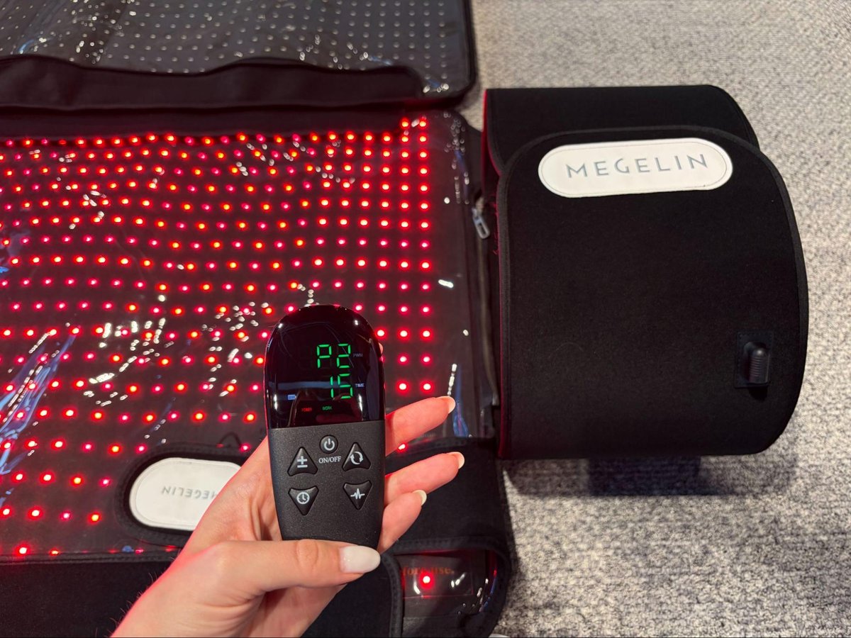Megelin red light therapy bag up close