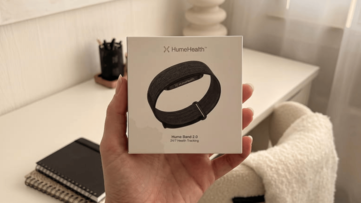 humeband 2 in hand
