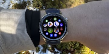 Hands on: OnePlus Watch 2 Nordic Blue Edition