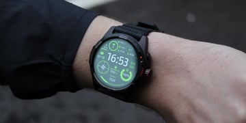 mobvoi-ticwatch-atlas-review-on-wrist