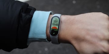 Xiaomi Smart Band 9 on wrist wide angle