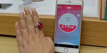 This all-in-one smart Charm Ring takes care of steps, safety and selfies