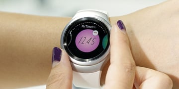 Samsung Gear S2 band adapter makes it easier to swap styles
