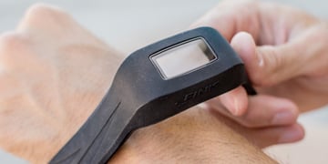 Swimsense Live wearable and new mobile app are out now for swimmers