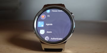 Google delays Android Wear 2.0 to next year, brings Play Store to your wrist