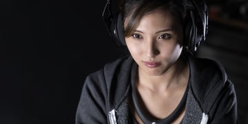 OmniWear’s gaming necklace turns you into Spider-Man with a machine gun