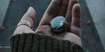 Senstone's smart pendant turns your random thoughts into text