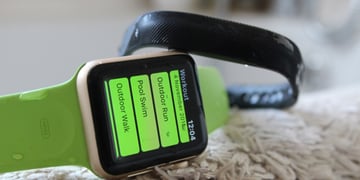 Swimming with Apple Watch Series 2 and Fitbit Flex 2