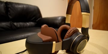 Living with the Royole Moon, a wearable home cinema