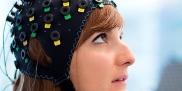 This brain-reading cap lets locked-in syndrome patients have conversations