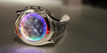 Veldt Luxture smartwatch wants to light up your life