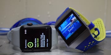 Swimming with Apple Watch Series 3 and Fitbit Ionic
