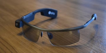 Aira’s smartglasses call on humans, not AI, to help blind people see the world