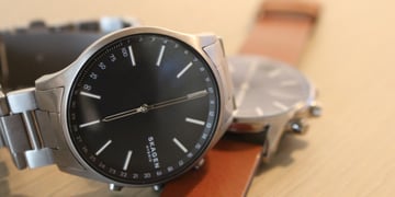 Skagen Holst is a gorgeous hybrid that's super light and stylish
