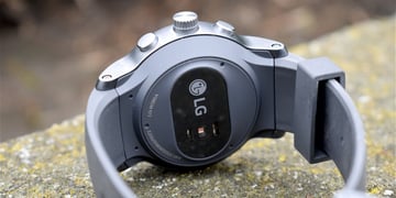LG's next smartwatch might put physical hands on top of Wear OS