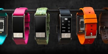 Smartron tband monitors blood pressure and heart health with ECG