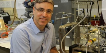 Researchers create self-healing health wearable powered by body heat