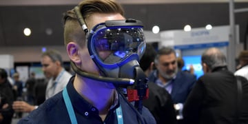 ODG's oxygen mask has an AR display to help save pilots' lives