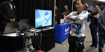 I put on Kaaya Tech's HoloSuit and taught a robot to dance